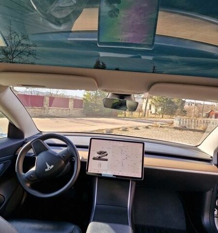 Белый Тесла Модель 3, объемом двигателя 0 л и пробегом 85 тыс. км за 15000 $, фото 44 на Automoto.ua