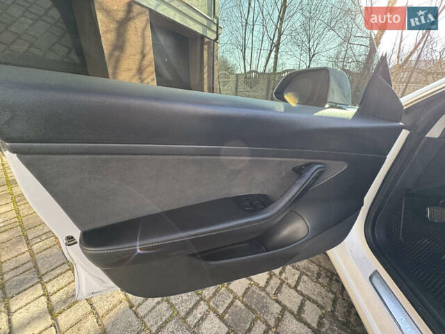 Белый Тесла Модель 3, объемом двигателя 0 л и пробегом 102 тыс. км за 13700 $, фото 21 на Automoto.ua