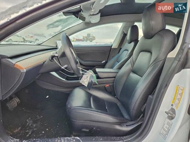 Белый Тесла Модель 3, объемом двигателя 0 л и пробегом 72 тыс. км за 5200 $, фото 6 на Automoto.ua