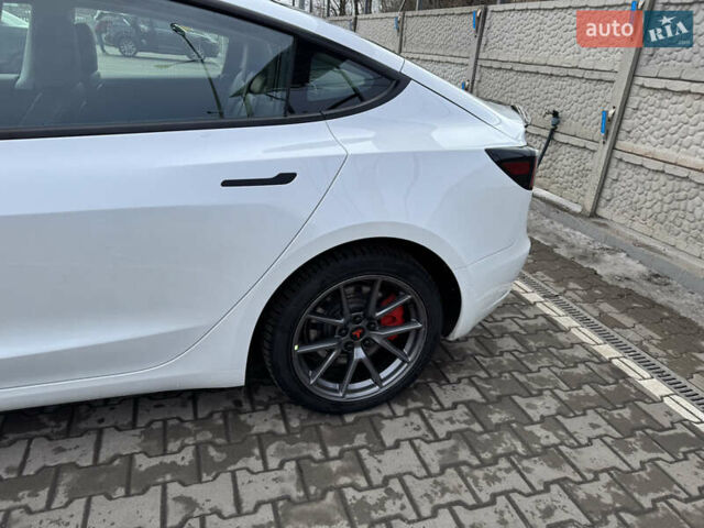 Білий Тесла Модель 3, об'ємом двигуна 0 л та пробігом 41 тис. км за 22500 $, фото 3 на Automoto.ua