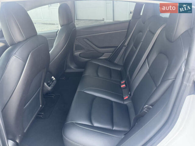 Белый Тесла Модель 3, объемом двигателя 0 л и пробегом 70 тыс. км за 15500 $, фото 26 на Automoto.ua