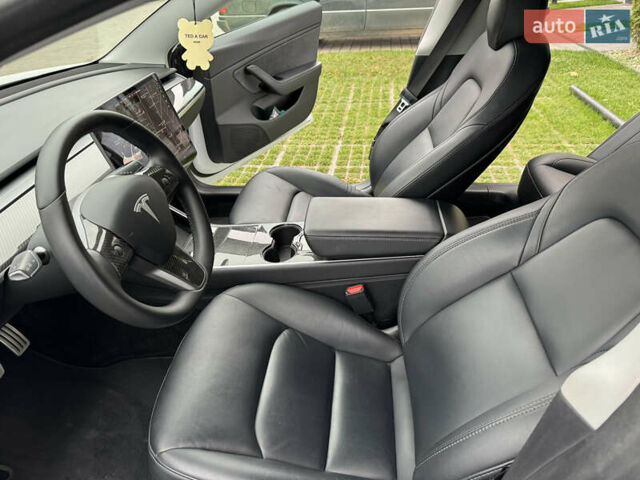 Белый Тесла Модель 3, объемом двигателя 0 л и пробегом 65 тыс. км за 35000 $, фото 17 на Automoto.ua