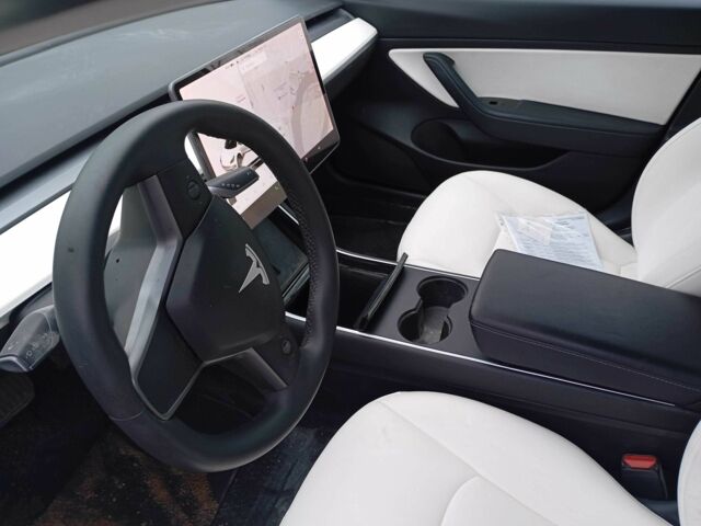 Белый Тесла Модель 3, объемом двигателя 0 л и пробегом 77 тыс. км за 16000 $, фото 8 на Automoto.ua
