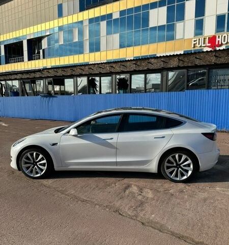 Білий Тесла Модель 3, об'ємом двигуна 0 л та пробігом 53 тис. км за 20000 $, фото 4 на Automoto.ua