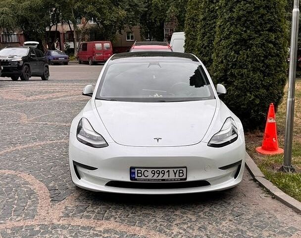 Белый Тесла Модель 3, объемом двигателя 0 л и пробегом 130 тыс. км за 17800 $, фото 2 на Automoto.ua