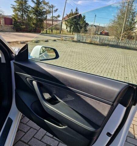 Белый Тесла Модель 3, объемом двигателя 0 л и пробегом 85 тыс. км за 15000 $, фото 43 на Automoto.ua