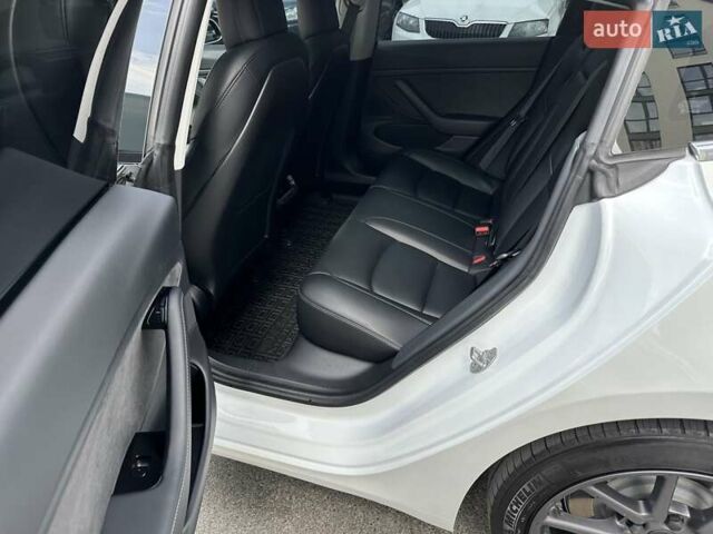 Білий Тесла Модель 3, об'ємом двигуна 0 л та пробігом 59 тис. км за 22500 $, фото 6 на Automoto.ua