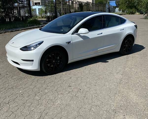 Белый Тесла Модель 3, объемом двигателя 0 л и пробегом 72 тыс. км за 27000 $, фото 5 на Automoto.ua