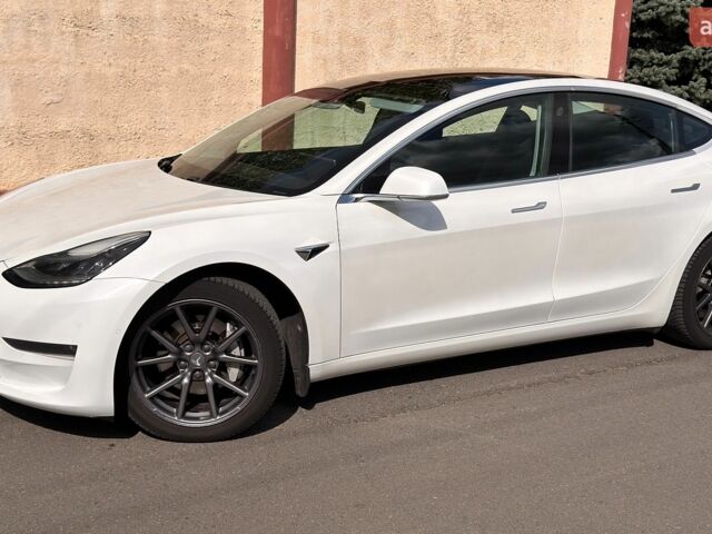 Белый Тесла Модель 3, объемом двигателя 0 л и пробегом 203 тыс. км за 17900 $, фото 2 на Automoto.ua