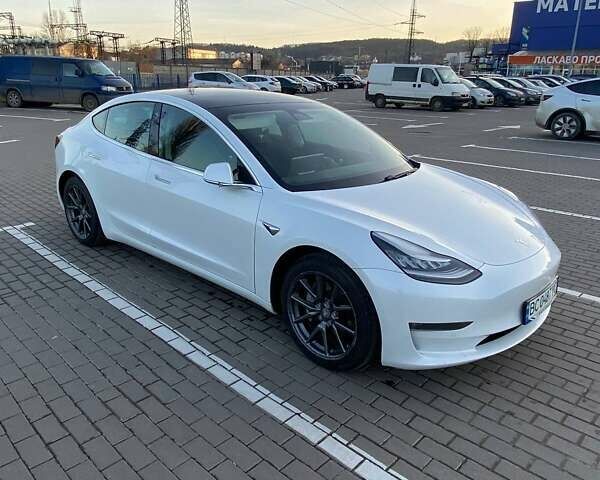 Белый Тесла Модель 3, объемом двигателя 0 л и пробегом 101 тыс. км за 19400 $, фото 2 на Automoto.ua