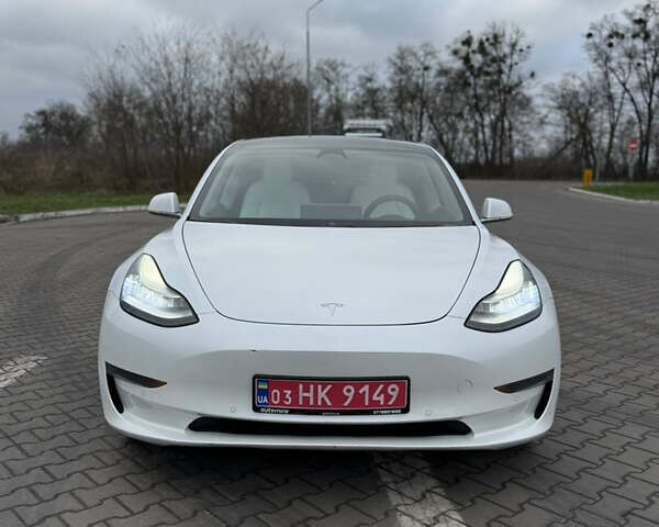 Білий Тесла Модель 3, об'ємом двигуна 0 л та пробігом 107 тис. км за 13800 $, фото 1 на Automoto.ua