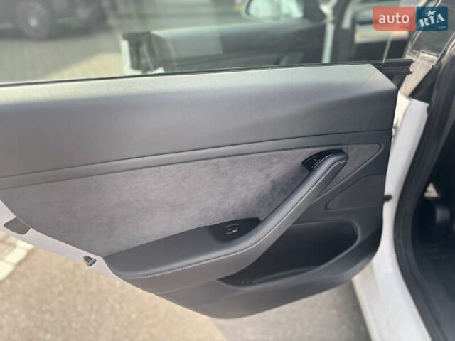 Білий Тесла Модель 3, об'ємом двигуна 0 л та пробігом 91 тис. км за 22500 $, фото 36 на Automoto.ua