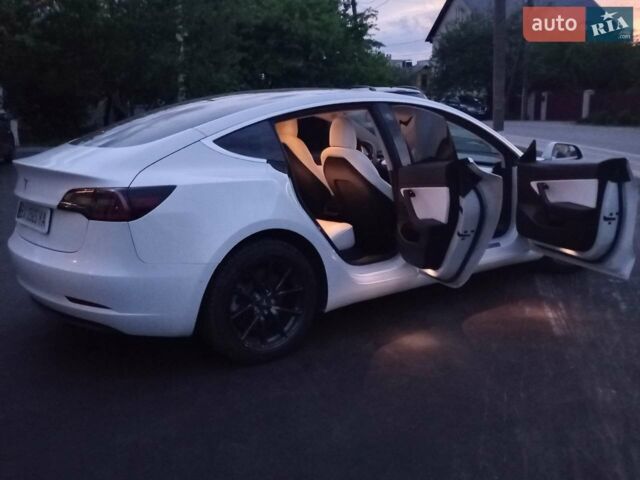 Білий Тесла Модель 3, об'ємом двигуна 0 л та пробігом 101 тис. км за 29600 $, фото 11 на Automoto.ua