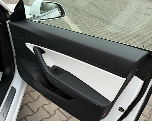 Білий Тесла Модель 3, об'ємом двигуна 0 л та пробігом 107 тис. км за 13800 $, фото 14 на Automoto.ua