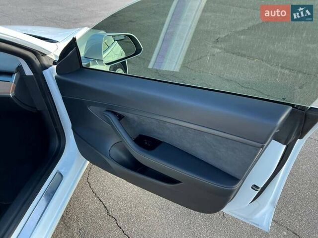 Белый Тесла Модель 3, объемом двигателя 0 л и пробегом 24 тыс. км за 19000 $, фото 17 на Automoto.ua