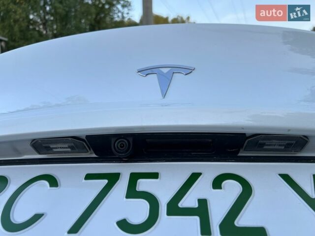 Білий Тесла Модель 3, об'ємом двигуна 0 л та пробігом 20 тис. км за 18200 $, фото 59 на Automoto.ua