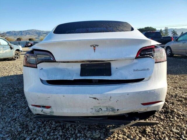 Белый Тесла Модель 3, объемом двигателя 0 л и пробегом 51 тыс. км за 4500 $, фото 5 на Automoto.ua