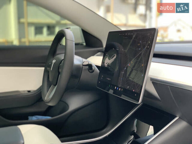 Тесла Модель 3 2020 у Івано-Франківську на Automoto.ua Білий Тесла Модель 3, об'ємом двигуна 0 л та пробігом 145 тис. км за 14850 $, фото 96 на Automoto.ua