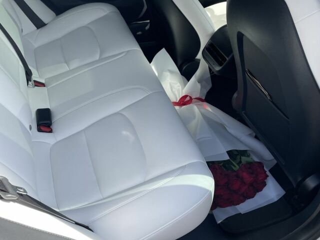 Білий Тесла Модель 3, об'ємом двигуна 0 л та пробігом 67 тис. км за 22000 $, фото 3 на Automoto.ua