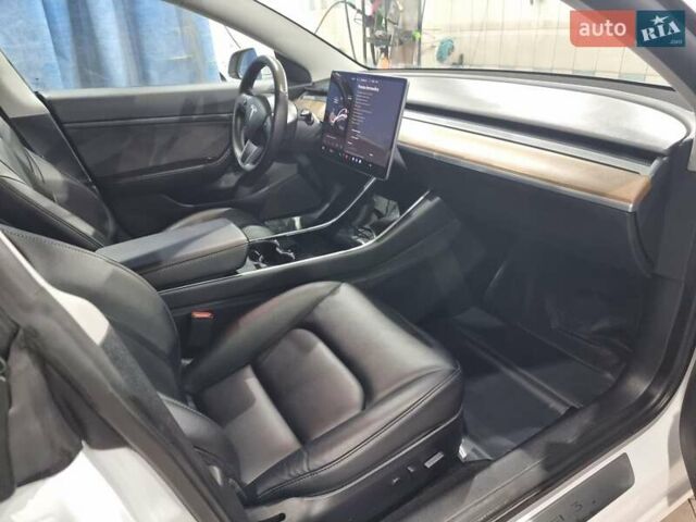 Білий Тесла Модель 3, об'ємом двигуна 0 л та пробігом 156 тис. км за 15900 $, фото 9 на Automoto.ua