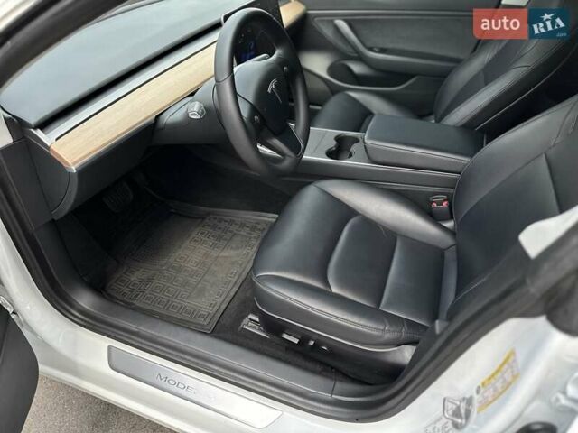 Білий Тесла Модель 3, об'ємом двигуна 0 л та пробігом 59 тис. км за 22500 $, фото 1 на Automoto.ua