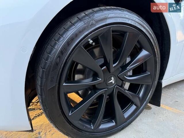 Білий Тесла Модель 3, об'ємом двигуна 0 л та пробігом 92 тис. км за 21300 $, фото 9 на Automoto.ua