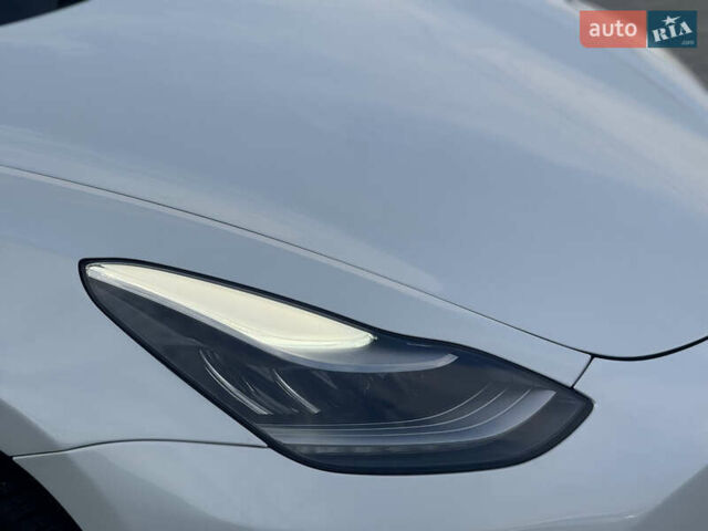 Белый Тесла Модель 3, объемом двигателя 0 л и пробегом 70 тыс. км за 15500 $, фото 16 на Automoto.ua