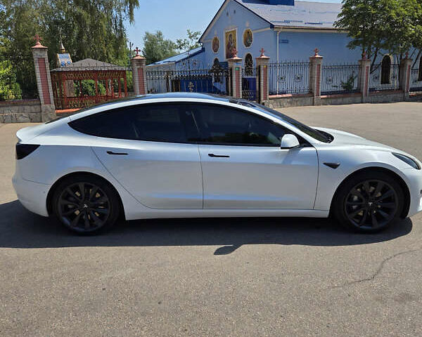 Білий Тесла Модель 3, об'ємом двигуна 0 л та пробігом 72 тис. км за 15900 $, фото 3 на Automoto.ua