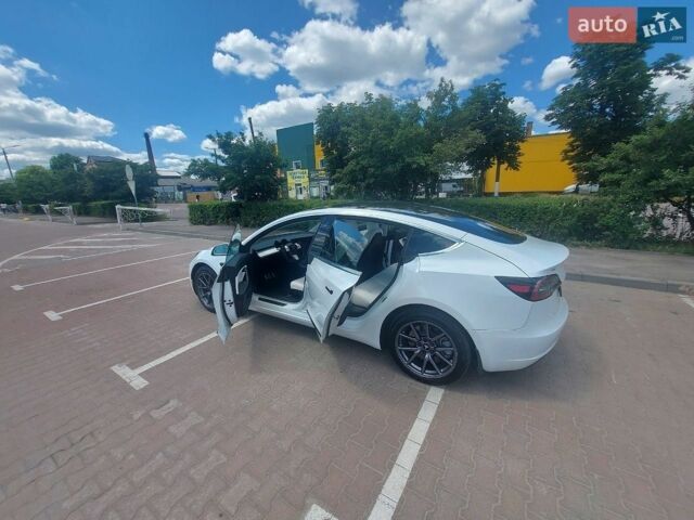 Белый Тесла Модель 3, объемом двигателя 0 л и пробегом 106 тыс. км за 18500 $, фото 7 на Automoto.ua