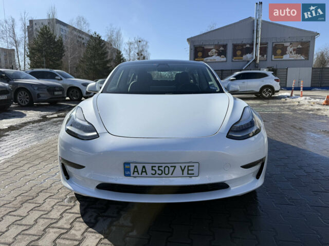Белый Тесла Модель 3, объемом двигателя 0 л и пробегом 49 тыс. км за 20555 $, фото 3 на Automoto.ua