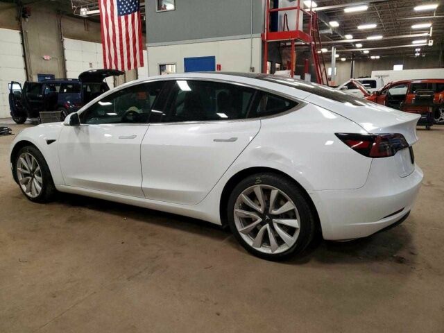 Білий Тесла Модель 3, об'ємом двигуна 0 л та пробігом 62 тис. км за 3000 $, фото 1 на Automoto.ua