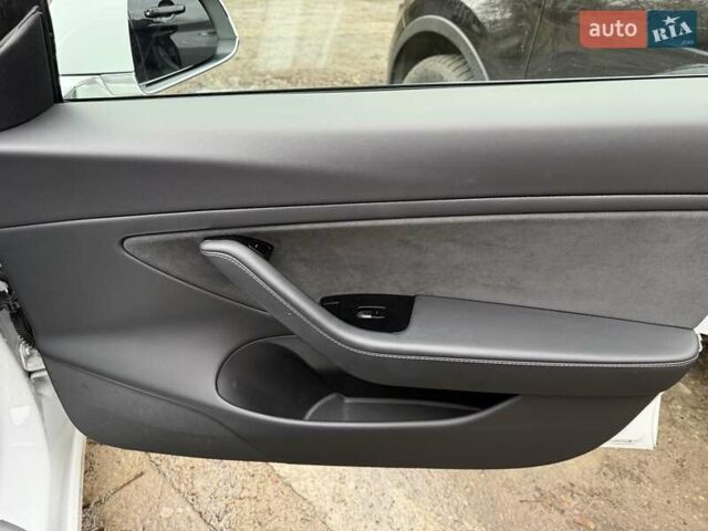 Білий Тесла Модель 3, об'ємом двигуна 0 л та пробігом 58 тис. км за 23000 $, фото 16 на Automoto.ua