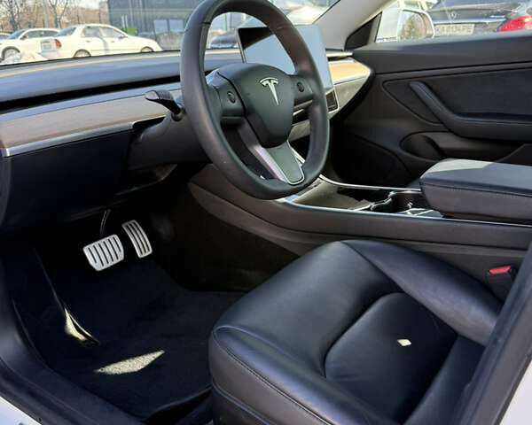 Білий Тесла Модель 3, об'ємом двигуна 0 л та пробігом 49 тис. км за 22000 $, фото 35 на Automoto.ua