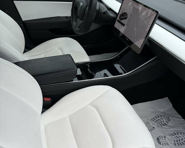 Білий Тесла Модель 3, об'ємом двигуна 0 л та пробігом 107 тис. км за 13800 $, фото 10 на Automoto.ua