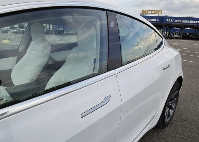 Тесла Модель 3 2020 в Киеве на Automoto.ua Белый Тесла Модель 3, объемом двигателя 0 л и пробегом 112 тыс. км за 25900 $, фото 1 на Automoto.ua