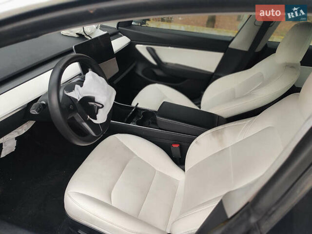 Белый Тесла Модель 3, объемом двигателя 0 л и пробегом 61 тыс. км за 9999 $, фото 6 на Automoto.ua