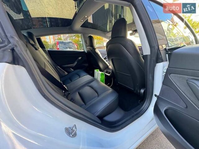 Тесла Модель 3 2020 в Киеве на Automoto.ua Белый Тесла Модель 3, объемом двигателя 0 л и пробегом 79 тыс. км за 15500 $, фото 7 на Automoto.ua