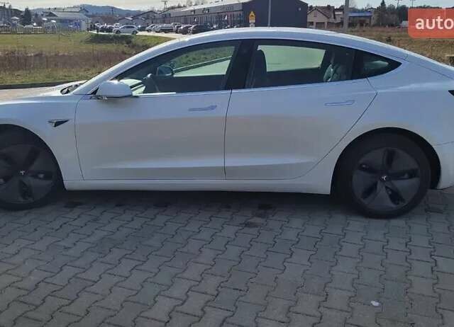 Білий Тесла Модель 3, об'ємом двигуна 0 л та пробігом 47 тис. км за 26200 $, фото 3 на Automoto.ua