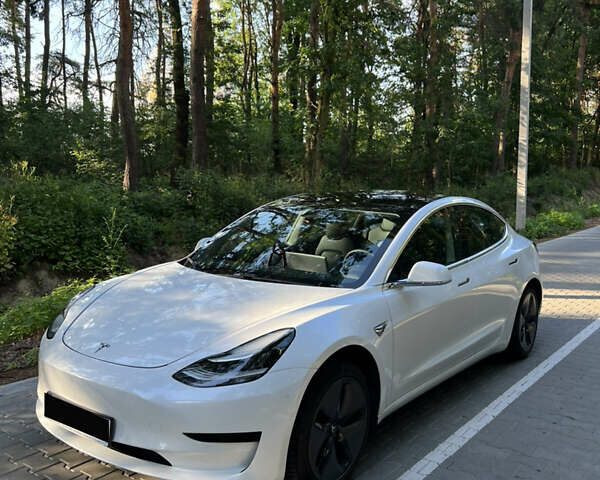 Білий Тесла Модель 3, об'ємом двигуна 0 л та пробігом 110 тис. км за 15500 $, фото 1 на Automoto.ua