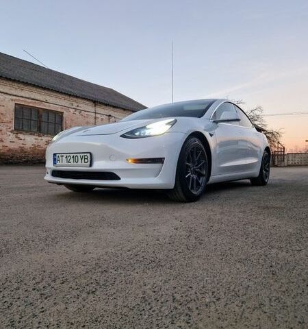 Белый Тесла Модель 3, объемом двигателя 0 л и пробегом 85 тыс. км за 15000 $, фото 1 на Automoto.ua