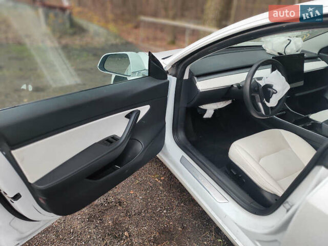 Белый Тесла Модель 3, объемом двигателя 0 л и пробегом 61 тыс. км за 9999 $, фото 20 на Automoto.ua