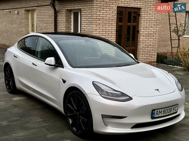 Белый Тесла Модель 3, объемом двигателя 0 л и пробегом 145 тыс. км за 20000 $, фото 1 на Automoto.ua