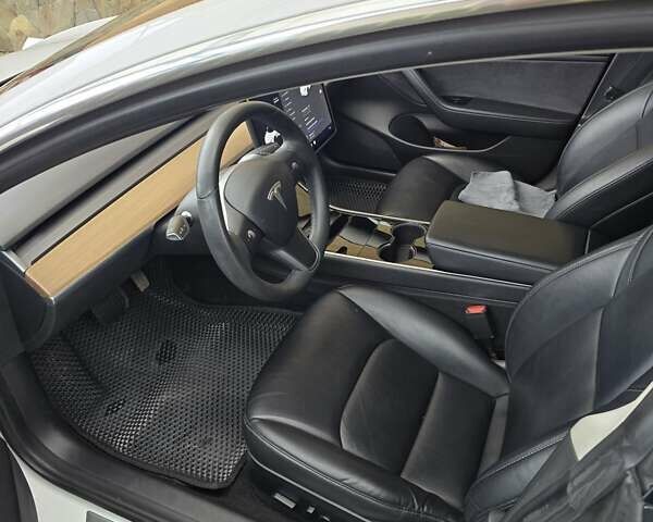 Белый Тесла Модель 3, объемом двигателя 0 л и пробегом 91 тыс. км за 17499 $, фото 27 на Automoto.ua