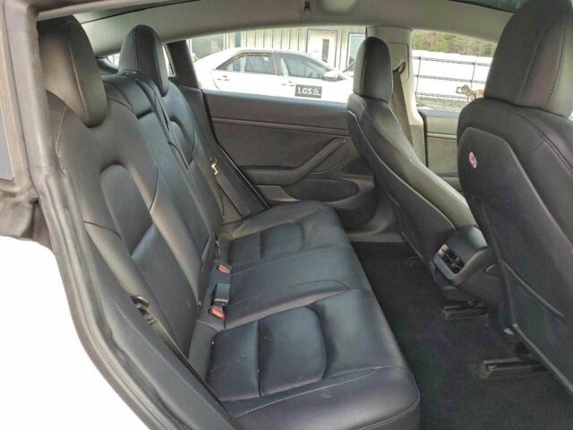 Белый Тесла Модель 3, объемом двигателя 0 л и пробегом 72 тыс. км за 4000 $, фото 9 на Automoto.ua