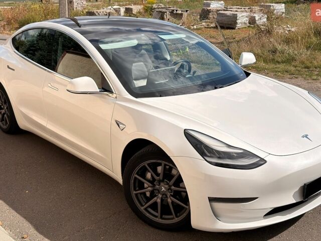 Белый Тесла Модель 3, объемом двигателя 0 л и пробегом 203 тыс. км за 17900 $, фото 4 на Automoto.ua