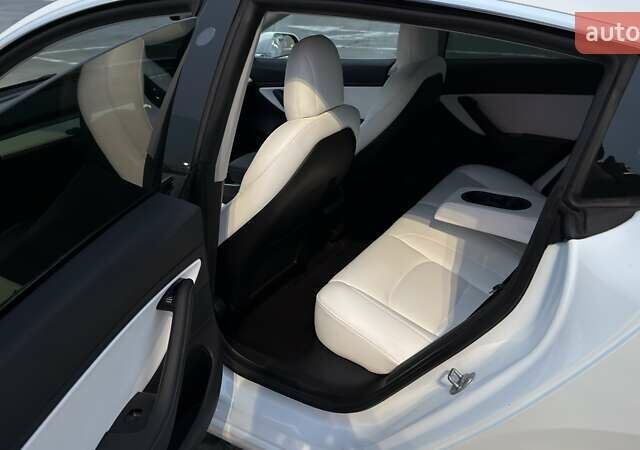 Білий Тесла Модель 3, об'ємом двигуна 0 л та пробігом 160 тис. км за 16000 $, фото 4 на Automoto.ua