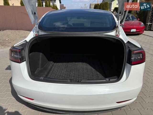 Белый Тесла Модель 3, объемом двигателя 0 л и пробегом 54 тыс. км за 17500 $, фото 3 на Automoto.ua
