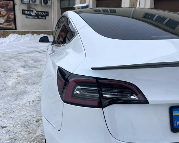Белый Тесла Модель 3, объемом двигателя 0 л и пробегом 101 тыс. км за 14800 $, фото 14 на Automoto.ua