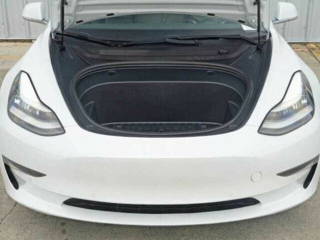 Білий Тесла Модель 3, об'ємом двигуна 0 л та пробігом 55 тис. км за 9600 $, фото 2 на Automoto.ua