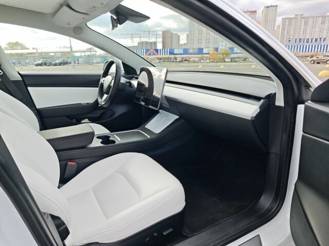 Білий Тесла Модель 3, об'ємом двигуна 0 л та пробігом 112 тис. км за 23800 $, фото 8 на Automoto.ua